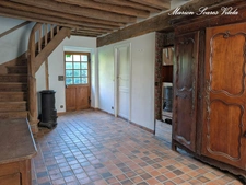Grande maison de caractère avec jardin intimiste et grange.