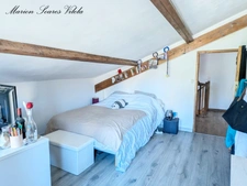 OZOUER-LE-VOULGIS – DU CHARME, DE BEAUX VOLUMES, 4 CHAMBRES ET UN JARDIN