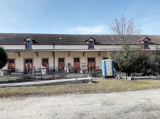 4 200 m² de bâtiments sur plus de 11 600 m2 de terrain. PROVINS(77)