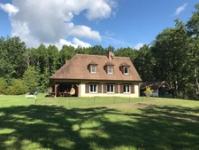 Elegant hunting estate for sale in a verdant setting of 5 hectares, 160 km from Paris