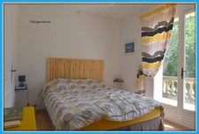 Villa avec gîte, piscine  et vue à quelques minutes d’Uzès