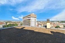 T3 traversant climatisé avec terrasse et cave – Vue dégagée, 7ᵉ étage avec ascenseur NIMES (30)