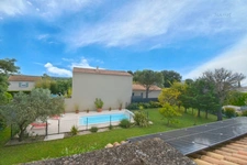 Villa avec gîte, piscine  et vue à quelques minutes d’Uzès