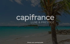 Propriété composée d'une villa et huit logements 