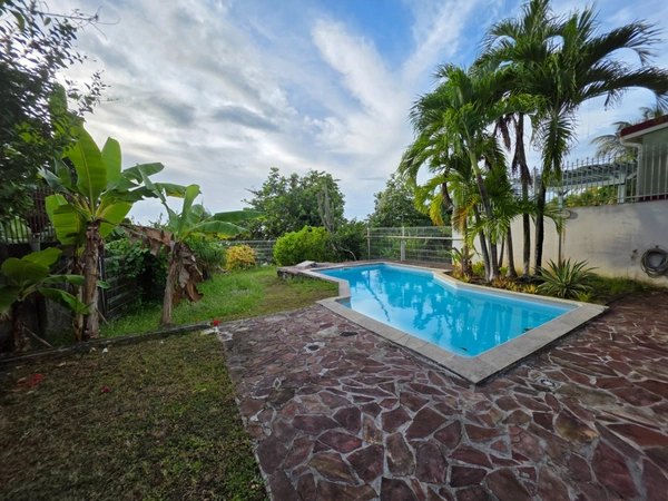 VILLA VUE MER + STUDIO