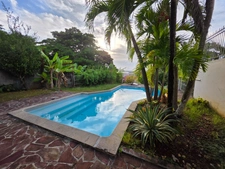 LES ABYMES/POINTE-A-PITRE/GOSIER - ZONE FRANCHE - VILLA 6 PIECES + STUDIO