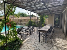 VILLA PROVENCALE DE PLAIN-PIED A AUBIGNAN (84) AVEC PISCINE