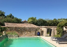 VILLA PROVENCALE DE PLAIN-PIED A AUBIGNAN (84) AVEC PISCINE