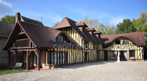 Belle et Authentique Propriété Normande, avec travaux, 330 000 €, 9 pièces sur environ 1400 m², avec dépendances. 