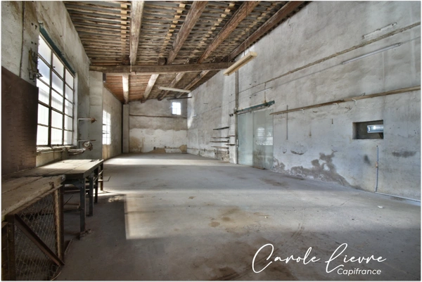 GRAND GARAGE DOUBLE + COUR – Idéal artisan, stockage ou projet habitation