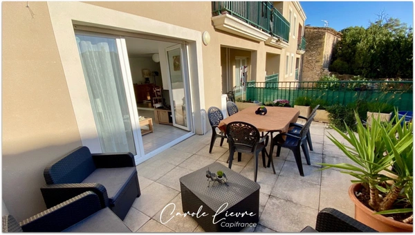 Appartement avec grande terrasse et garage 
