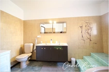 Immeuble avec local commercial et grand appartement sur LEZIGNAN LA CEBE