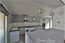 Immeuble avec local commercial et grand appartement sur LEZIGNAN LA CEBE
