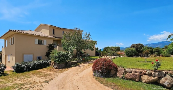 Maison 6 chambres avec piscine et T3 à vendre SAINTE LUCIE DE PORTO VECCHIO