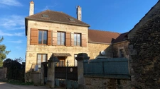 Charming village house for sale 70m² COUTARNOUX (89) with outbuildings and inner courtyard.