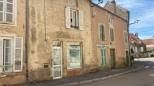 Commercial premises with accommodation and outbuildings for sale in L'ISLE SUR SEREIN (89)