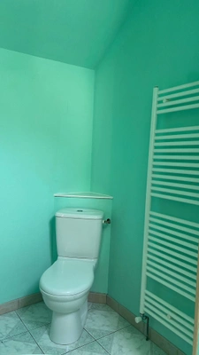 FOR RENT – COMMERCIAL PREMISES WITH ACCOMMODATION AND OUTBUILDINGS in L'ISLE SUR SEREIN (89)