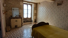 Charming village house for sale 70m² COUTARNOUX (89) with outbuildings and inner courtyard.