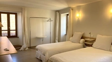 For sale: a bed and breakfast, bar, and restaurant complex in L'ISLE SUR SEREIN (89)