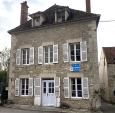 Charmante maison de village en pierre avec grange indépendante-2 chambres- L'ISLE SUR SEREIN (89)