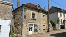 FOR SALE – Commercial premises in the heart of the village – Former bank branch in L'ISLE SUR SEREIN (89)