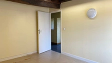 FOR SALE – Commercial premises in the heart of the village – Former bank branch in L'ISLE SUR SEREIN (89)
