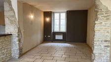 Charmante maison de village en pierre avec grange indépendante-2 chambres- L'ISLE SUR SEREIN (89)