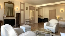 For sale: a bed and breakfast, bar, and restaurant complex in L'ISLE SUR SEREIN (89)