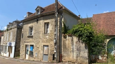 FOR SALE – Commercial premises in the heart of the village – Former bank branch in L'ISLE SUR SEREIN (89)