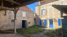 Country house to renovate - 3 bedrooms - garden - outbuildings - for sale in ANNOUX (89)