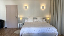 For sale: a bed and breakfast, bar, and restaurant complex in L'ISLE SUR SEREIN (89)