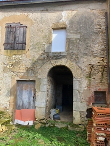 Dpt Yonne (89), in THAROT A set of 2 terraced houses to renovate with garage