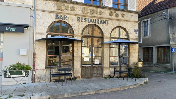 à vendre un ensemble chambres d'hôte - Bar - Restaurant à L'ISLE SUR SEREIN (89)