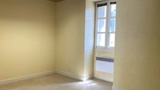 FOR SALE – Commercial premises in the heart of the village – Former bank branch in L'ISLE SUR SEREIN (89)
