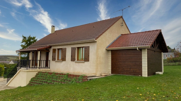 Dpt Yonne (89), à vendre PACY SUR ARMANCON Pavillon - 3 chambres - Terrain de 2 300 m²- Plain-pied