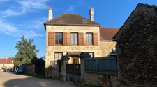 Charming village house for sale 70m² COUTARNOUX (89) with outbuildings and inner courtyard.