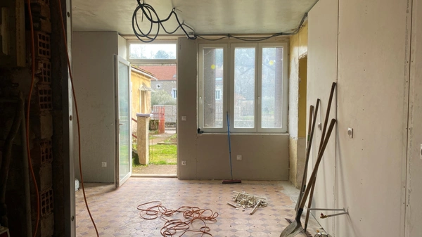 Maison de caractère à la campagne – Rénovation avancée à terminer -à vendre DISSANGIS (89)-Jardin- Grange
