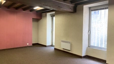 FOR SALE – Commercial premises in the heart of the village – Former bank branch in L'ISLE SUR SEREIN (89)