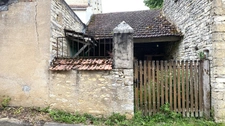 Maison de village à rénover entièrement- 3 chambres- Jardin- Dépendance- MASSANGIS (89)