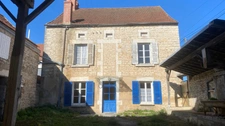 Maison de campagne à rénover- 3 chambres- jardin - Dépendances- à vendre à ANNOUX (89)