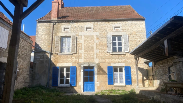 Maison de campagne à rénover- 3 chambres- jardin - Dépendances- à vendre à ANNOUX (89)