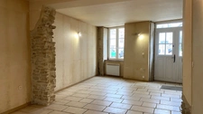 Charmante maison de village en pierre avec grange indépendante-2 chambres- L'ISLE SUR SEREIN (89)