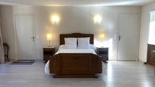 For sale: a bed and breakfast, bar, and restaurant complex in L'ISLE SUR SEREIN (89)
