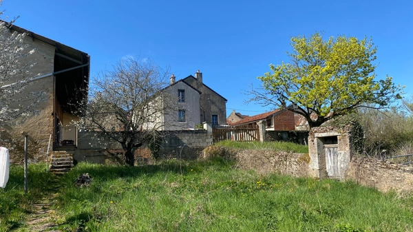 Maison de campagne à fort potentiel –  5 chambres - dépendances- VASSY-SOUS-PISY(89)