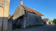 à Vendre Petite maison de campagne avec Grange et Jardin clos SARRY (89) - Plain-pied