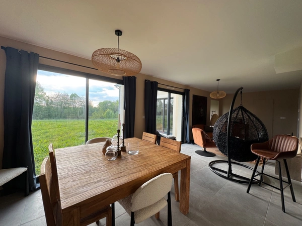Maison contemporaine aux prestations de qualité – Vue dégagée sur la campagne