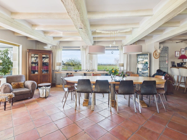 Grande maison de caractère et ses trois maisons d'amis