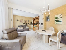 Two-room apartment ideally located very close to Rue du Commerce
