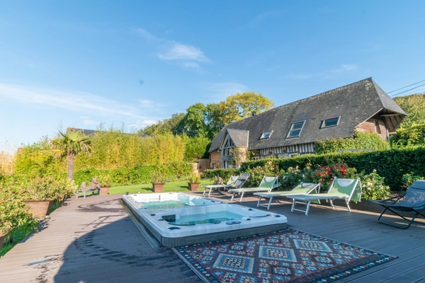 Maison vue mer imprenable : découvrez cette magnifique propriété située sur la route côtière entre Honfleur et Trouville sur Mer