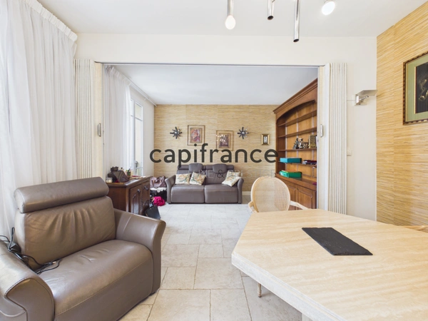 Appartement deux pièces idéalement placé tout proche de la rue du Commerce